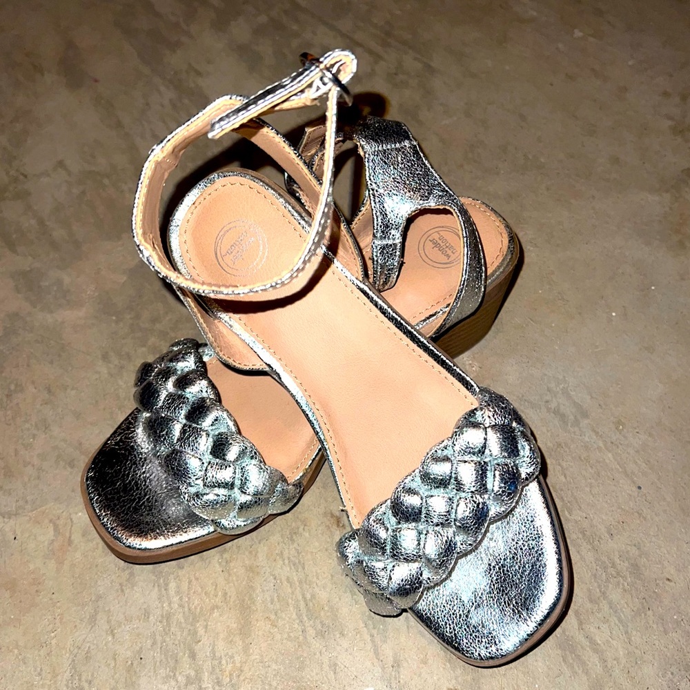 Girls dress shoes, size 1